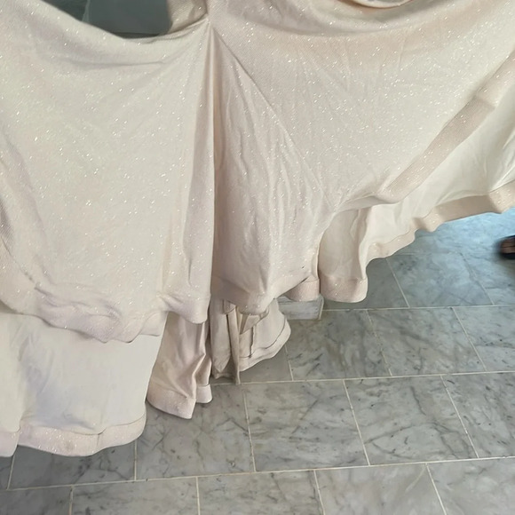 Jovani - Picture 4 of 6